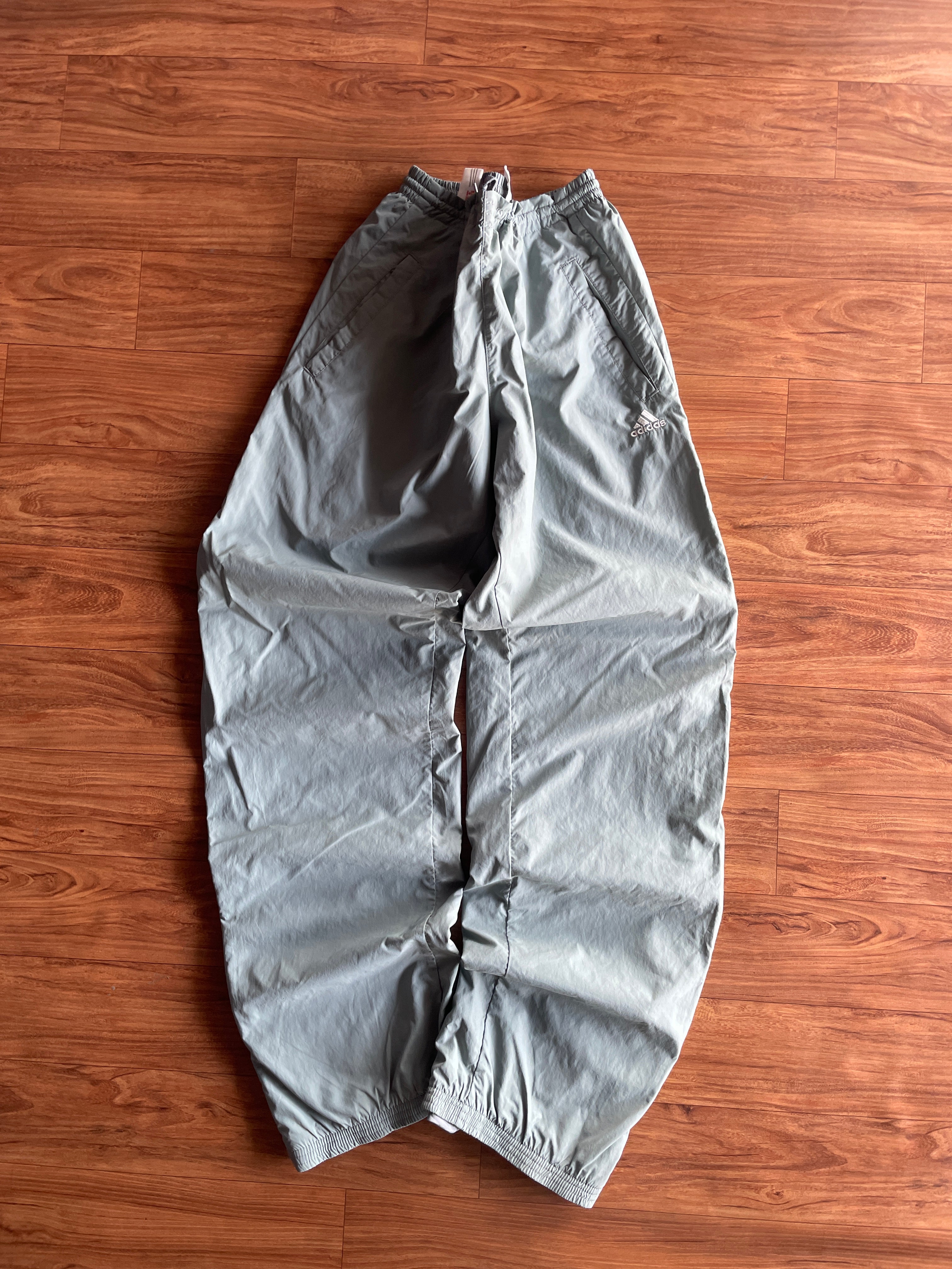 Adidas Light grey(W28-30 L39)