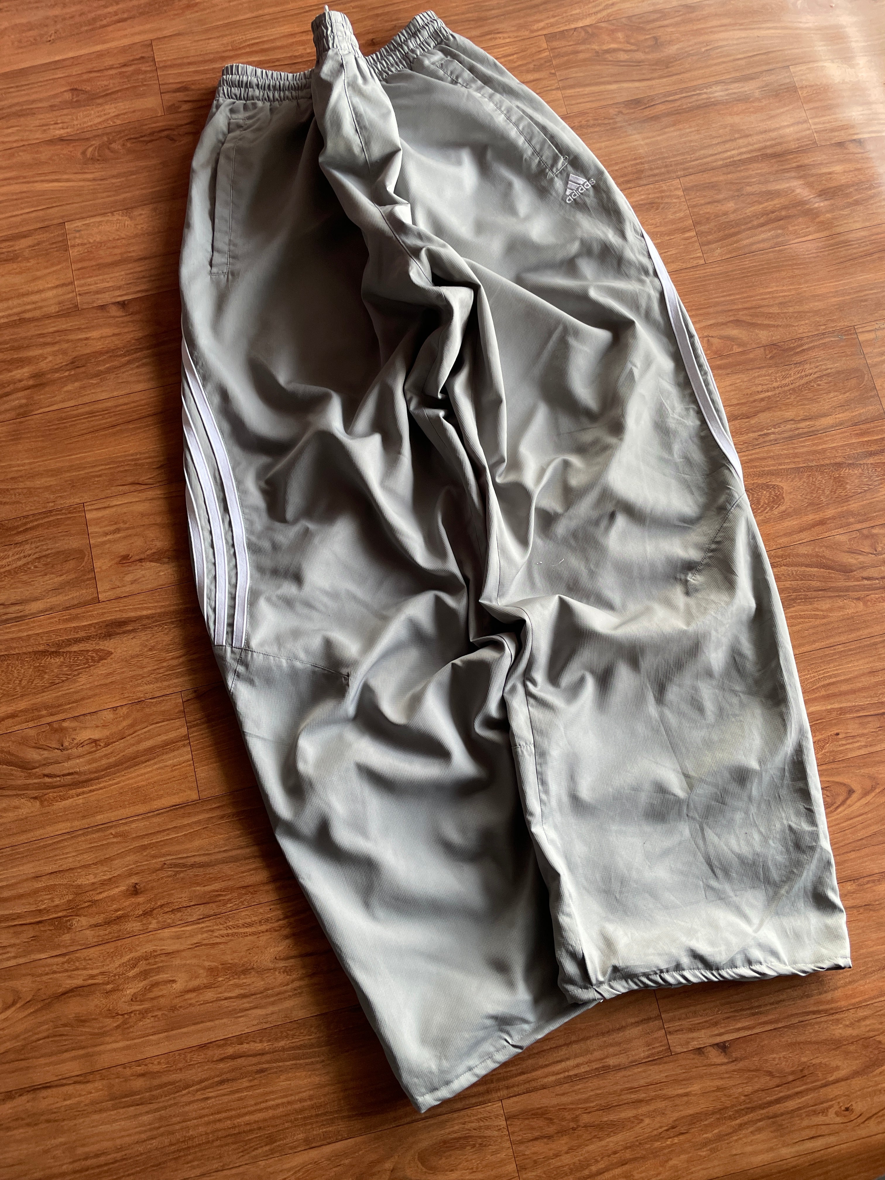 Adidas grey track(W34-36 L40)