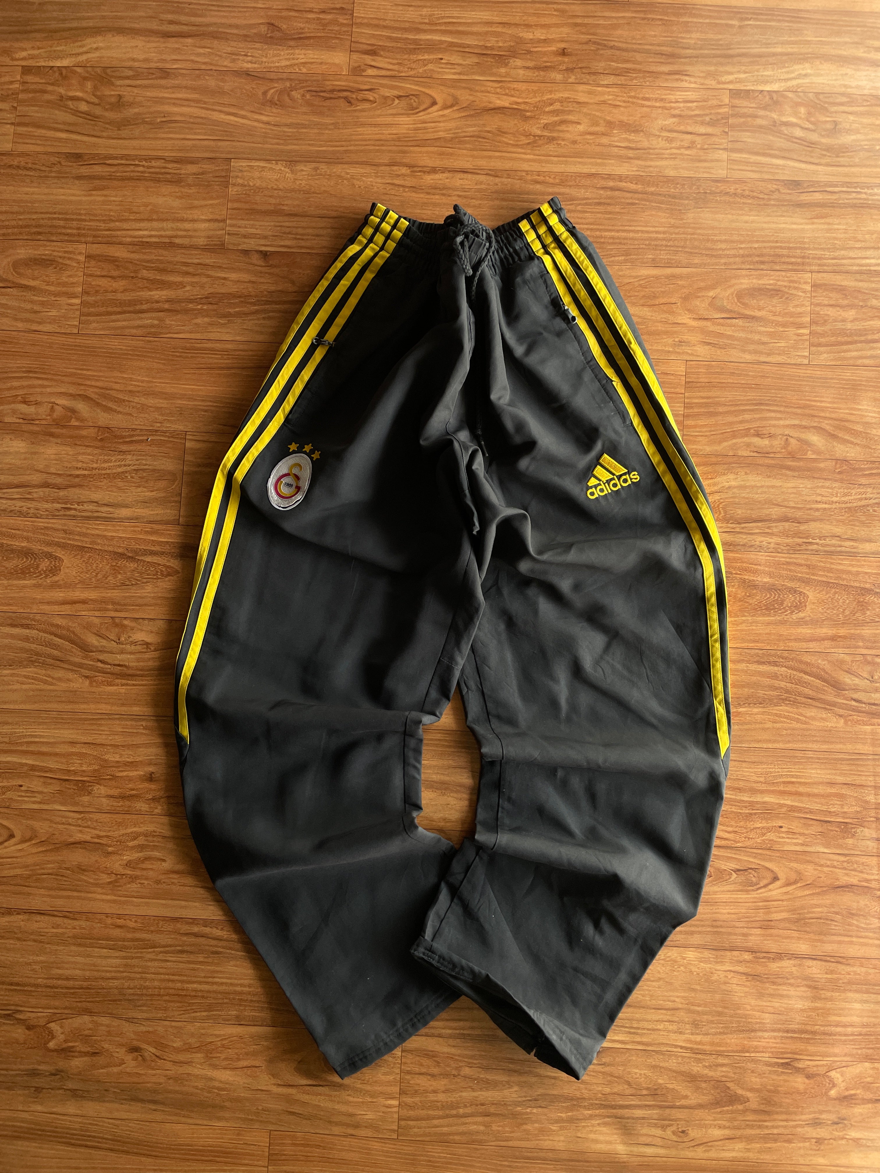 Adidas track(W30-32 L38)