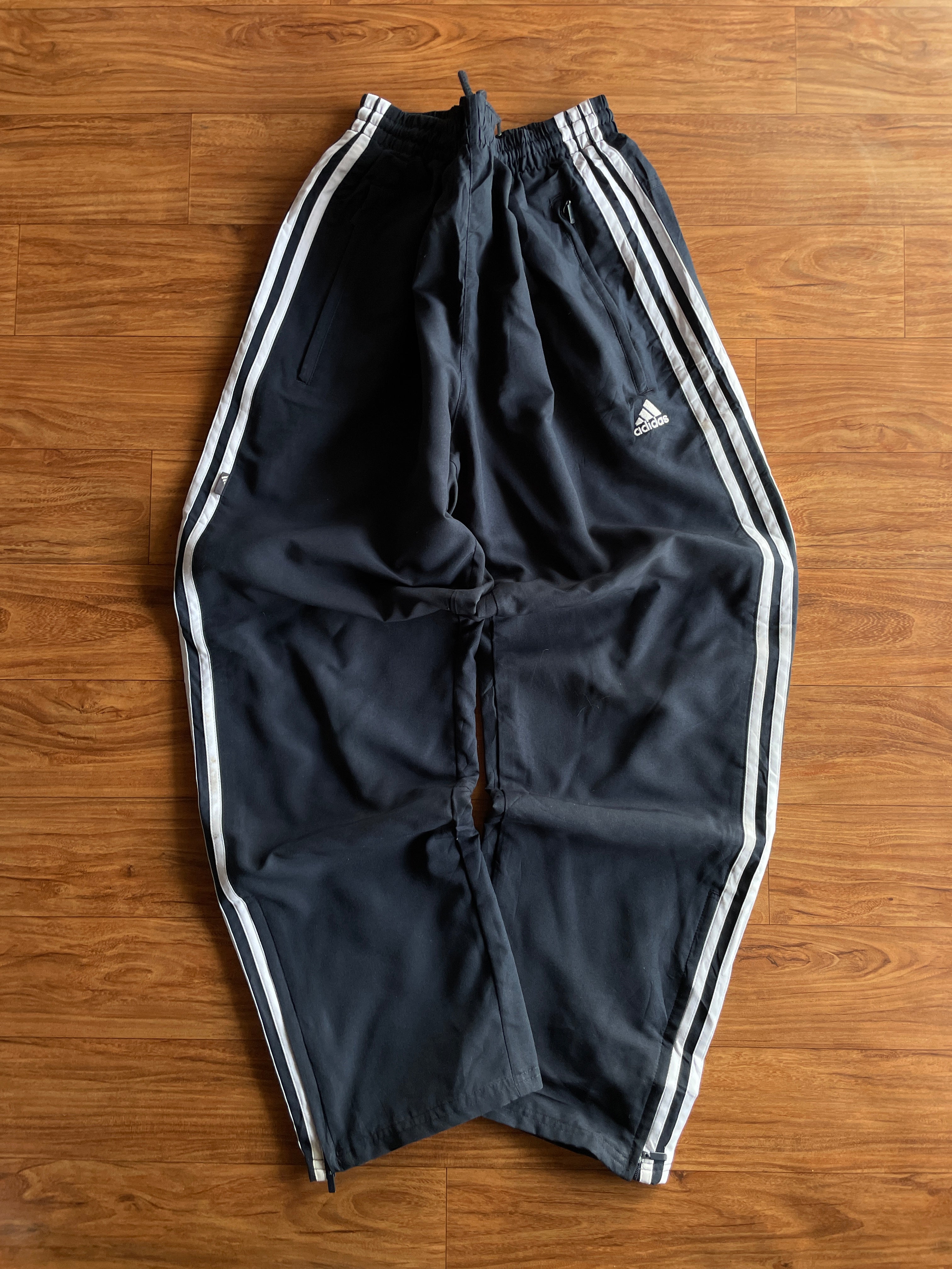 Adidas track(W28-30 L38)