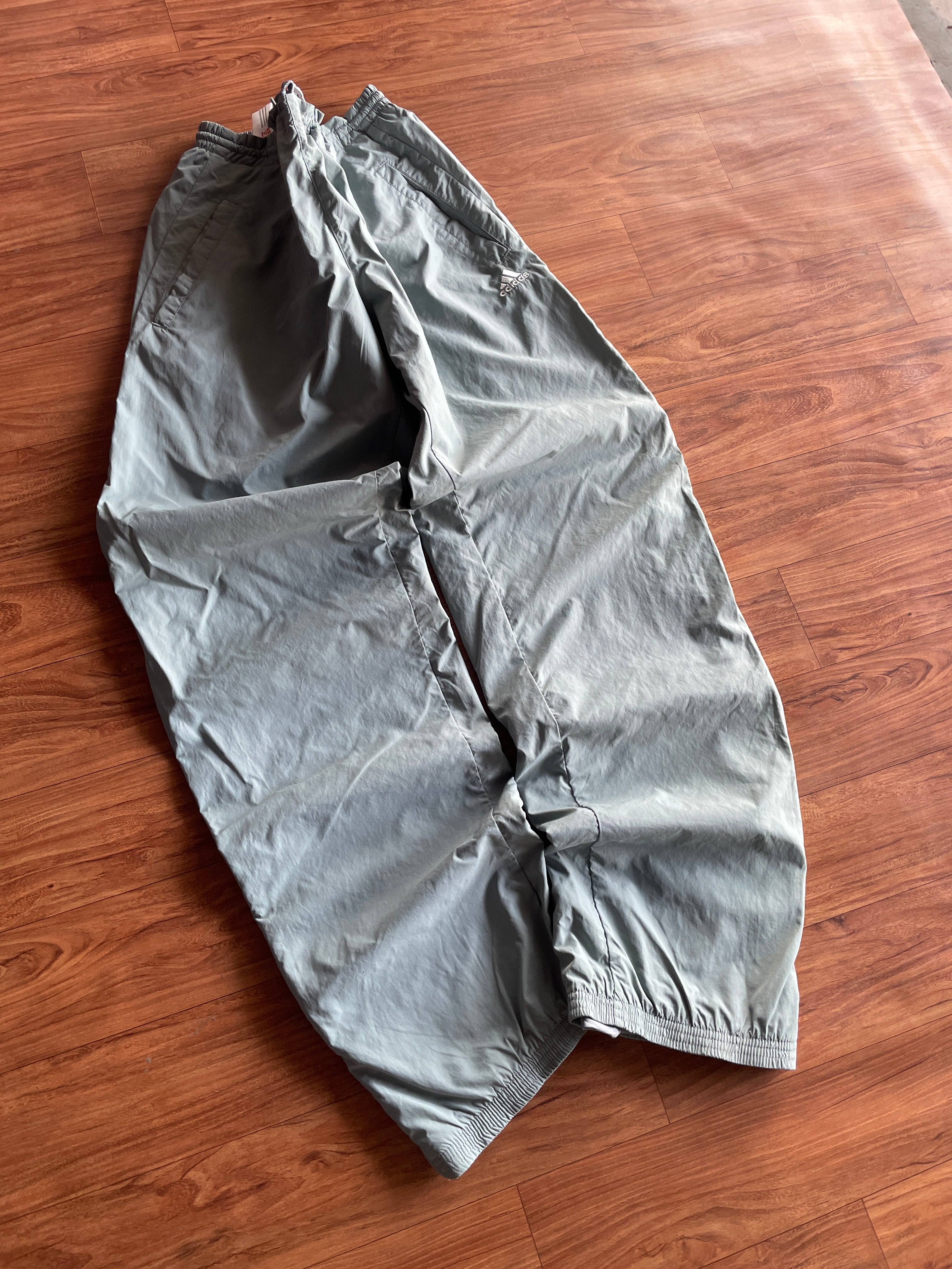 Adidas Light grey(W28-30 L39)