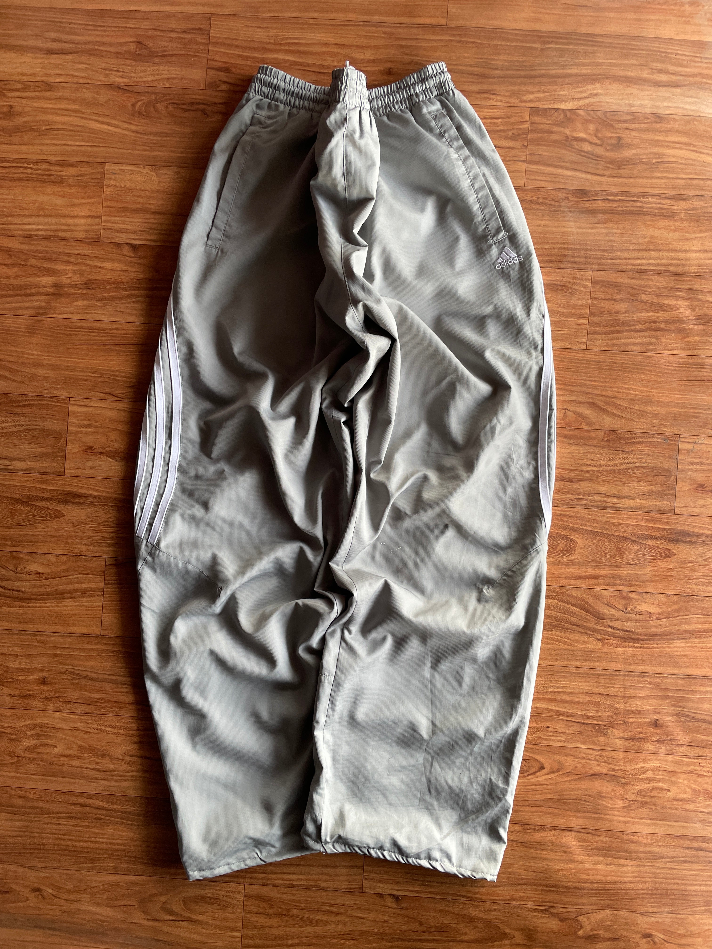 Adidas grey track(W34-36 L40)